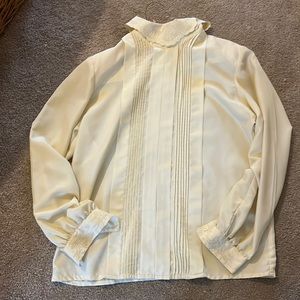 Pretty classic yellow dress blouse perfect under a suit or alone size 6